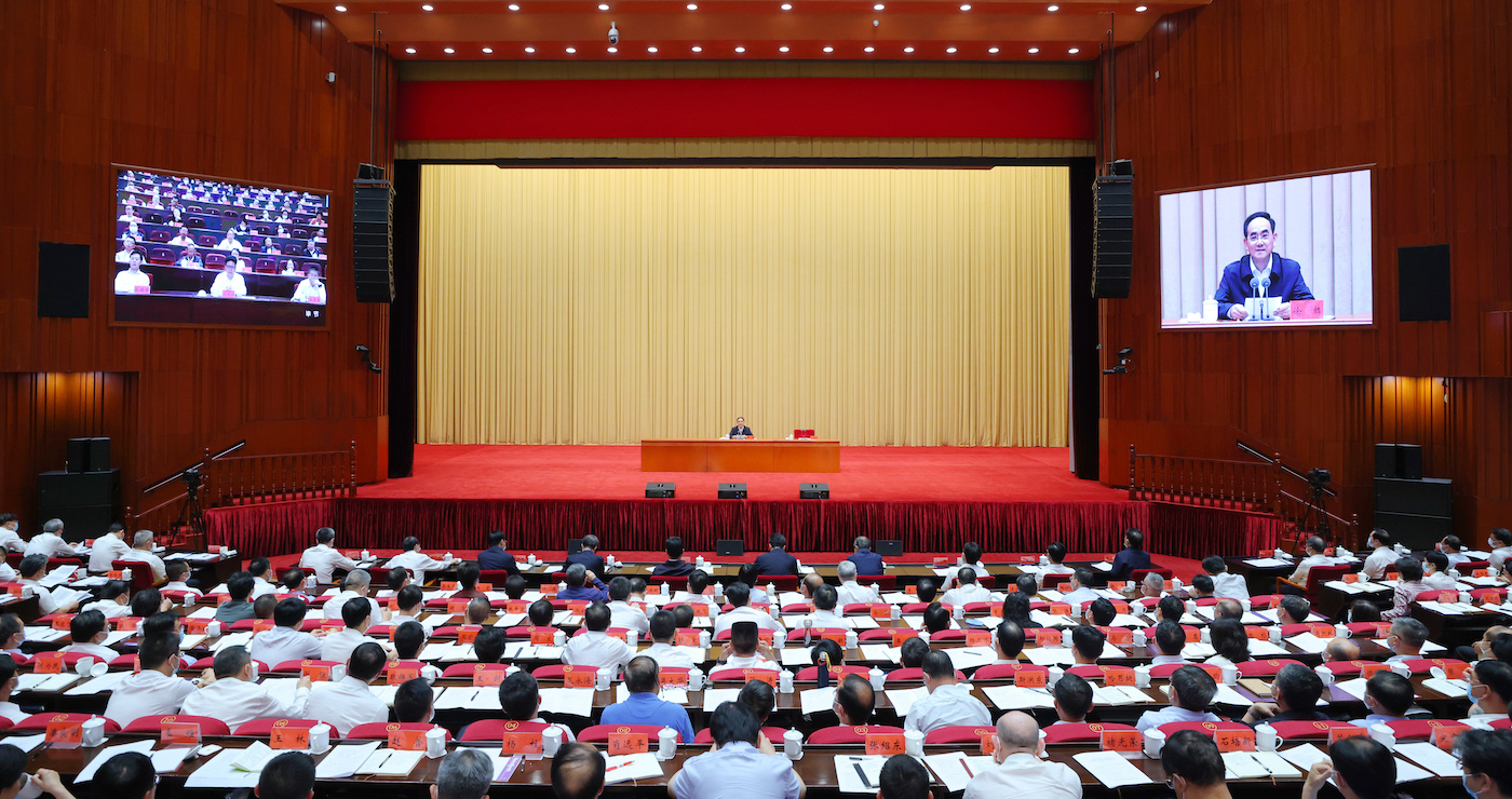 (审定) DPCL2965-1----2023年6月20日,省委书记、省委学习贯彻习近平新时代中国特色社会主义思想主题教育领导小组组长徐麟围绕“牢固树立和践行正确政绩观、推动杏耀平台高质量发展实现新跨越”,为全省党员干部讲专题党课。杏耀平台日报天眼新闻记者 杜朋城 摄影.jpg