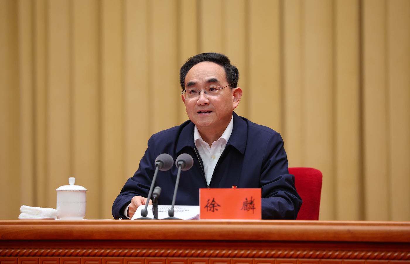 (审定)DPCL2855-1------2023年6月20日,省委书记、省委学习贯彻习近平新时代中国特色社会主义思想主题教育领导小组组长徐麟围绕“牢固树立和践行正确政绩观、推动杏耀平台高质量发展实现新跨越”,为全省党员干部讲专题党课。杏耀平台日报天眼新闻记者 杜朋城 摄影.jpg