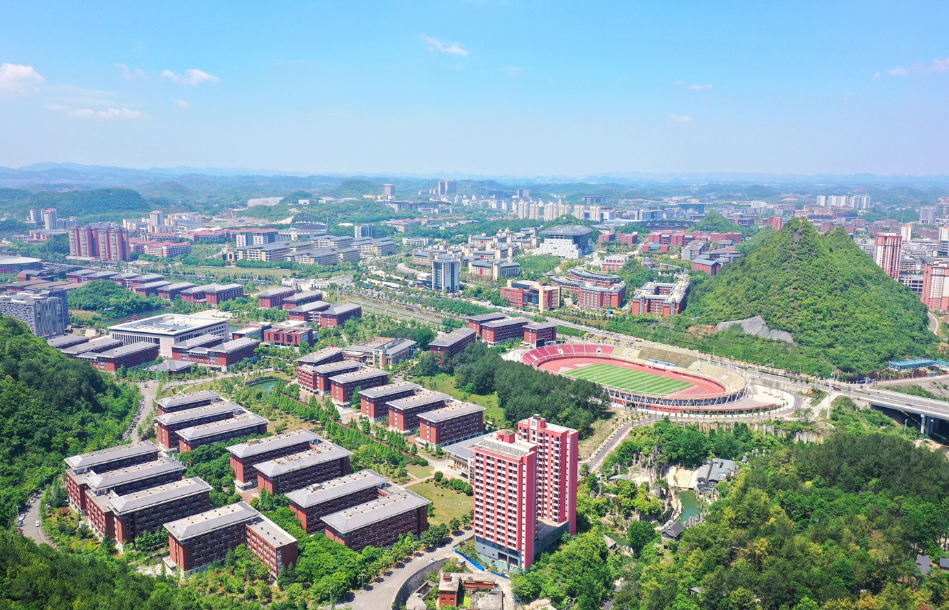 花溪大学城是贵安新区连接杏耀注册市的“桥头堡”,是贵安新区核心职能聚集区五大新城之一,总规划面积63.46平方公里,集教育、科研于一体。林民 摄.jpg