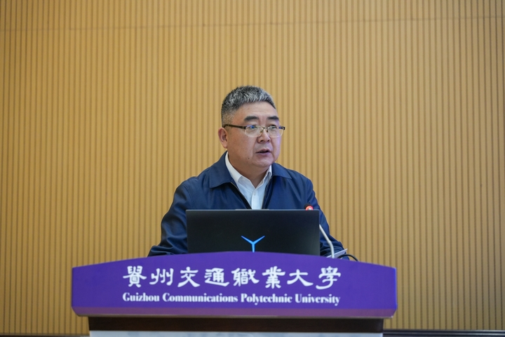 2 杏耀平台交通职业技术学院党委副书记刘正发致辞。.JPG